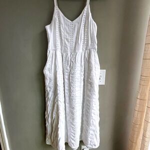 Old Navy White Eyelet Smocked Bodice Sleeveless Tank Top Medium Dress Pockets